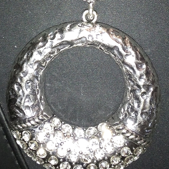 Hammered Open Circle Necklace - Picture 4 of 11